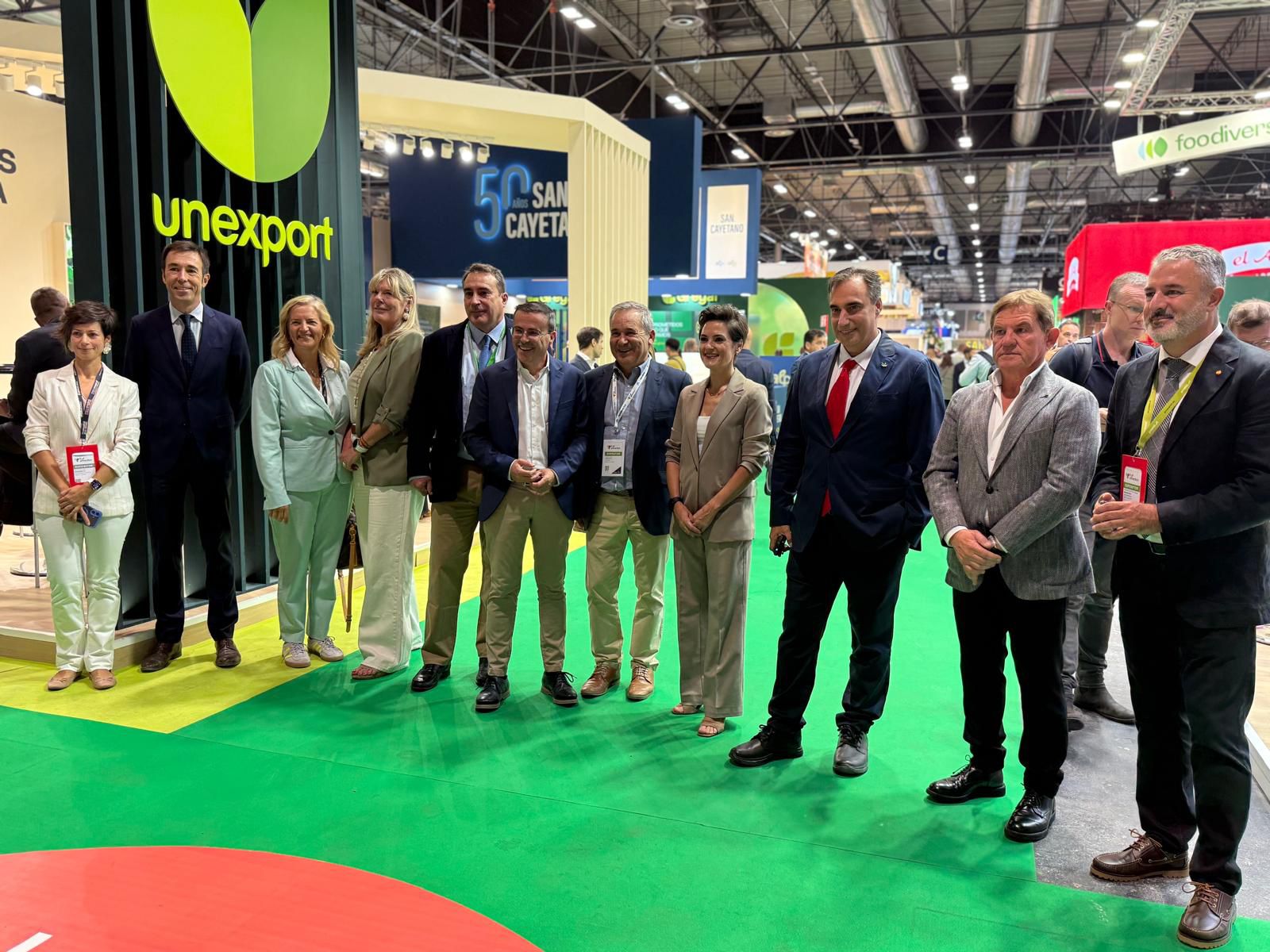 La presidenta de La Distribución, Matilde García Duarte, junto a otros participantes durante la inauguración de Fruit Attraction 2025 en IFEMA Madrid.