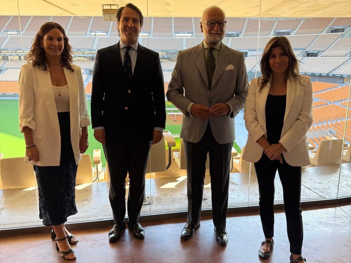 De izquierda a derecha: Cecilia Ortiz (directora general de Comercio de la Junta de Andalucía), Pablo de la Cruz (director general de LA DISTRIBUCIÓN ANGED), José María O’Kean (catedrático de Economía de la Universidad Pablo de Olavide) y Elisa Espinosa (directora de investigación de Sigma Dos)