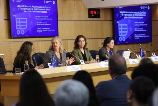 Matilde García Duarte, presidenta de LA DISTRIBUCIÓN ANGED, durante su intervención en la mesa redonda sobre el impacto de las plataformas de comercio electrónico.