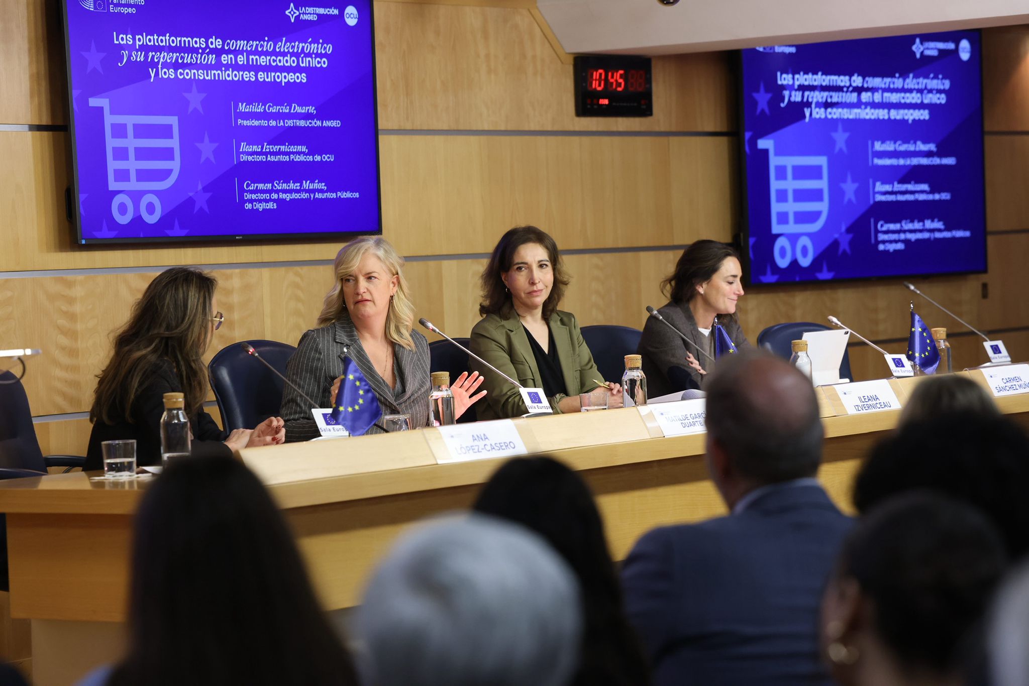 Matilde García Duarte, presidenta de LA DISTRIBUCIÓN ANGED, durante su intervención en la mesa redonda sobre el impacto de las plataformas de comercio electrónico.