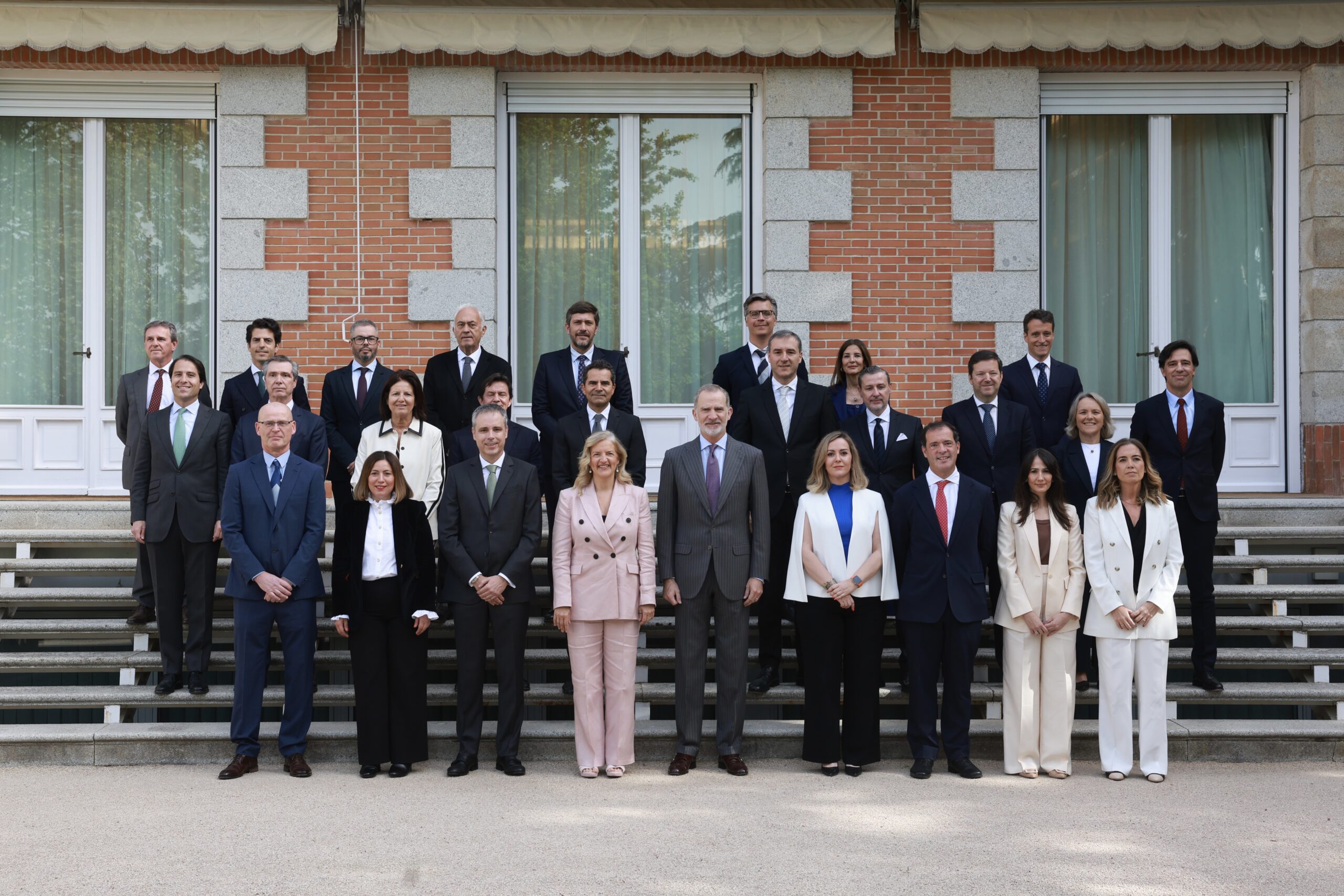 S.M. el Rey Felipe VI, junto a la presidenta de LA DISTRIBUCIÓN ANGED, Matilde García Duarte, y miembros de la Junta Directiva, durante la audiencia celebrada en el Palacio de La Zarzuela.